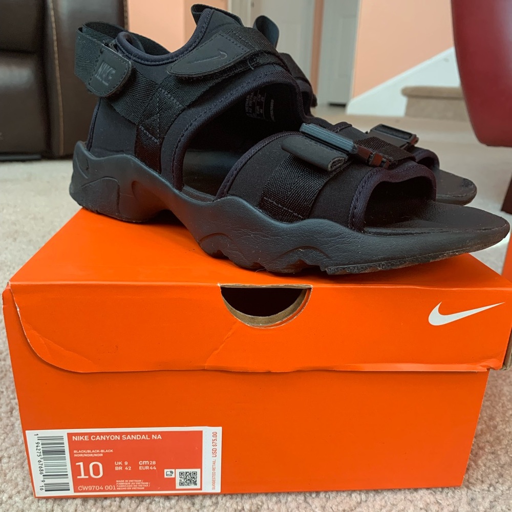 VGUC-Men’s Nike Canyon Sandal size 10